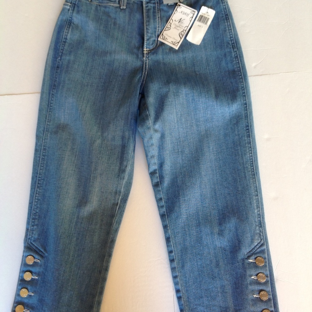 NYDJ DENIM CROP/CAPRI JEANS SIZE 4 NWT SUPER CUTE